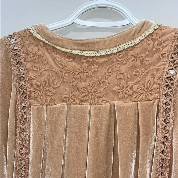 POL Velvet Embroidered Tunic in Light Camel - Picture 8 of 10